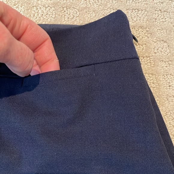 Banana 2P navy lined skirt with back kick pleat. - Picture 3 of 12